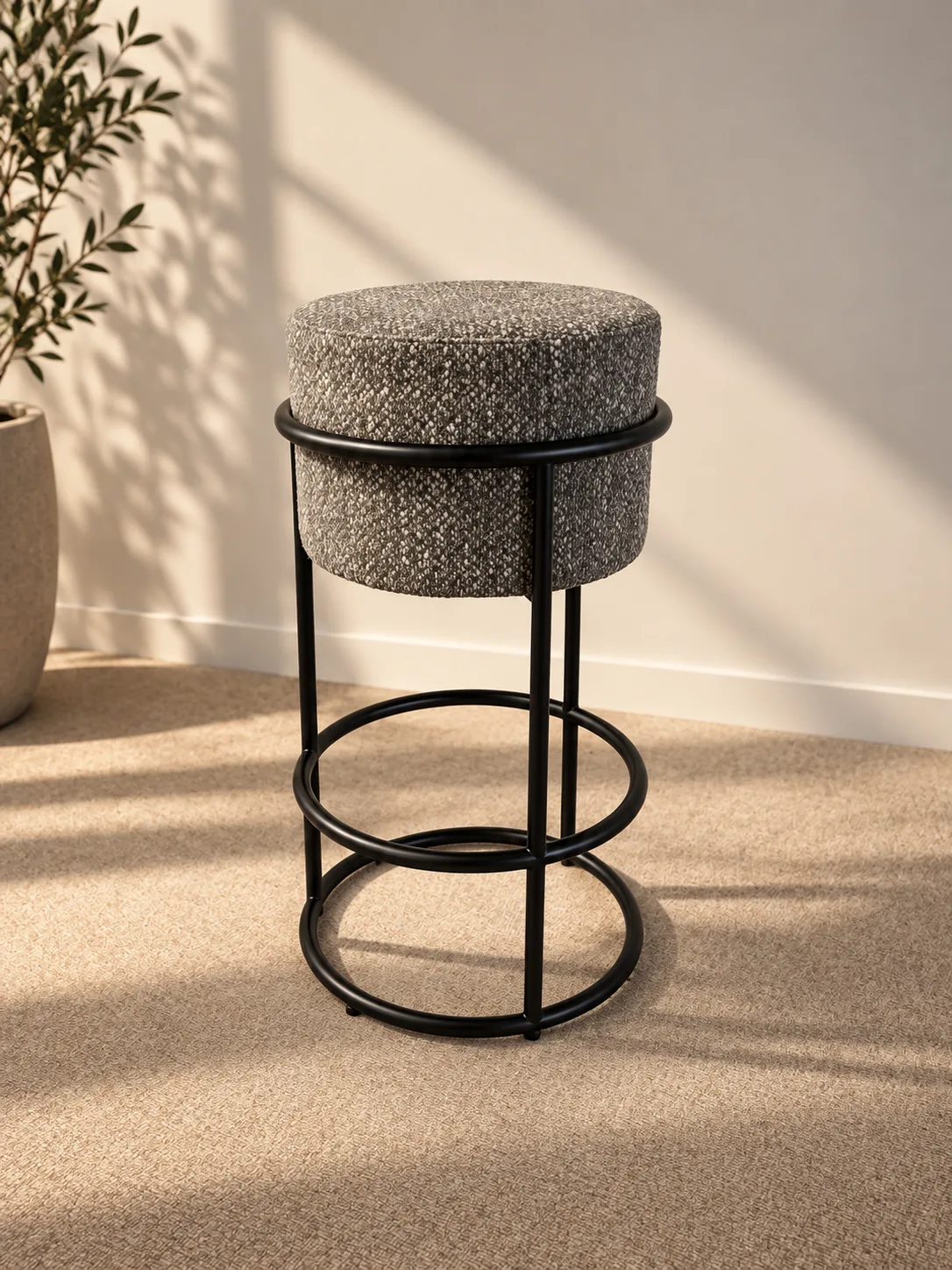 COR Designhocker mit gemustertem Bezug und schwarzem Gestell